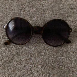 Round sunglasses
